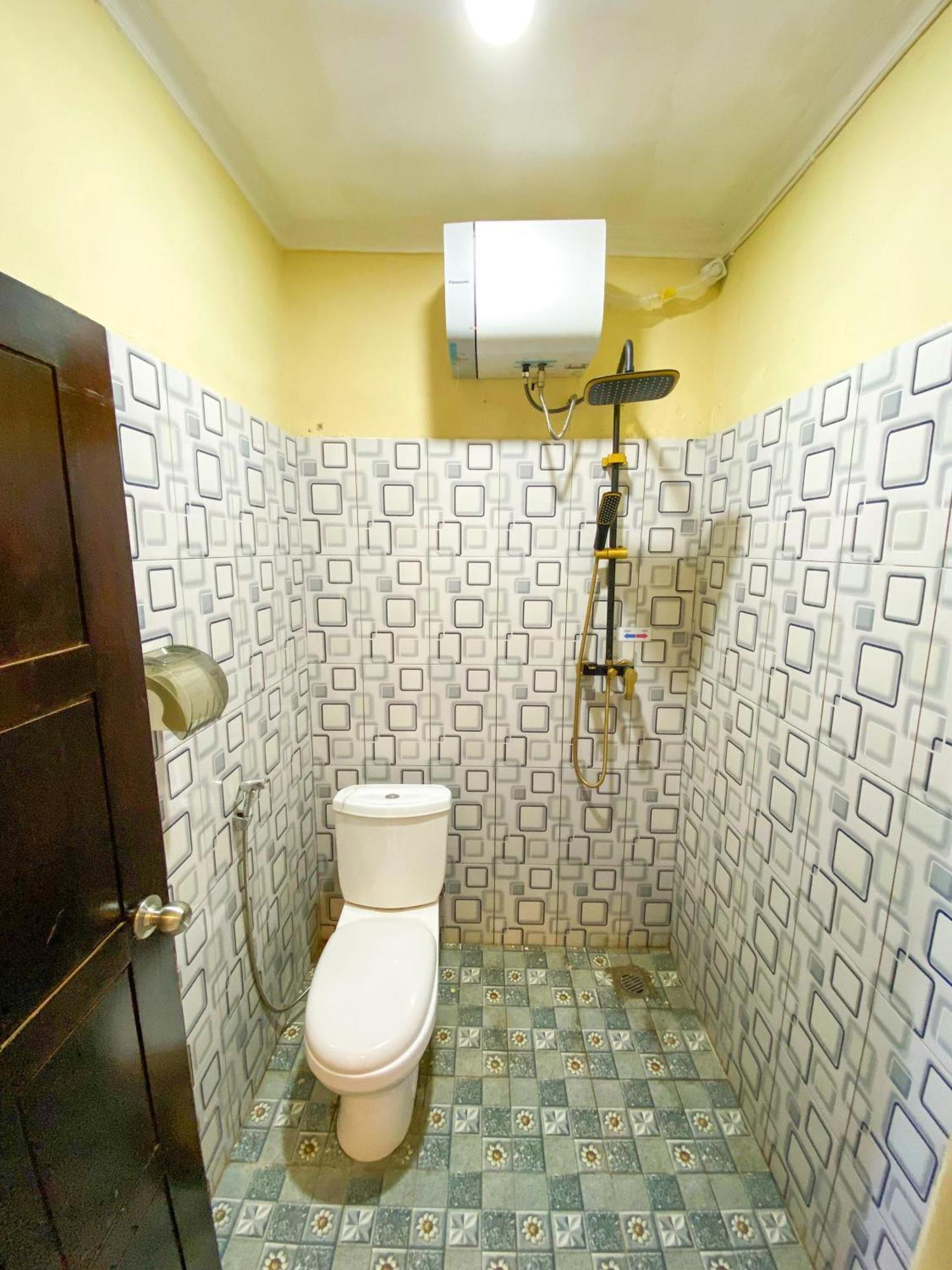 Fx72 Labuan Bajo Hotel מראה חיצוני תמונה